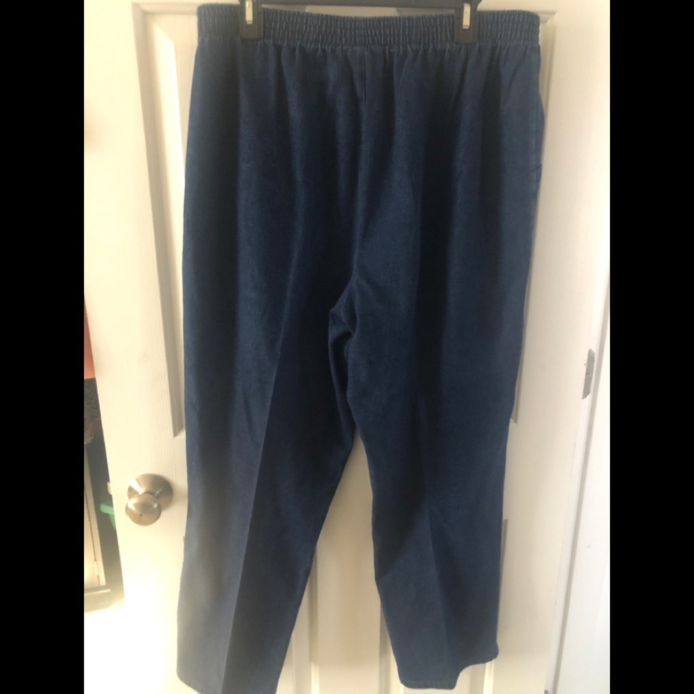 Women’s size 18 elastic-waist sag harbor jeans